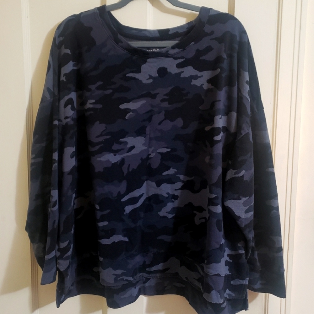 High/low Crew Camo Sweatshirt